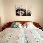 L'mai Riverside شقة براغ