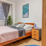 L'mai Riverside براغ