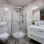 L'mai Riverside شقة