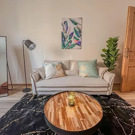 L'mai Riverside Appartement *